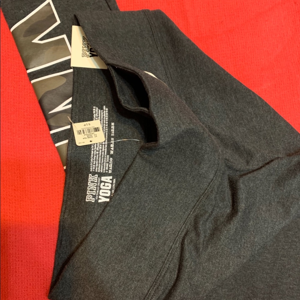 Pink (VS) small yoga pants military print